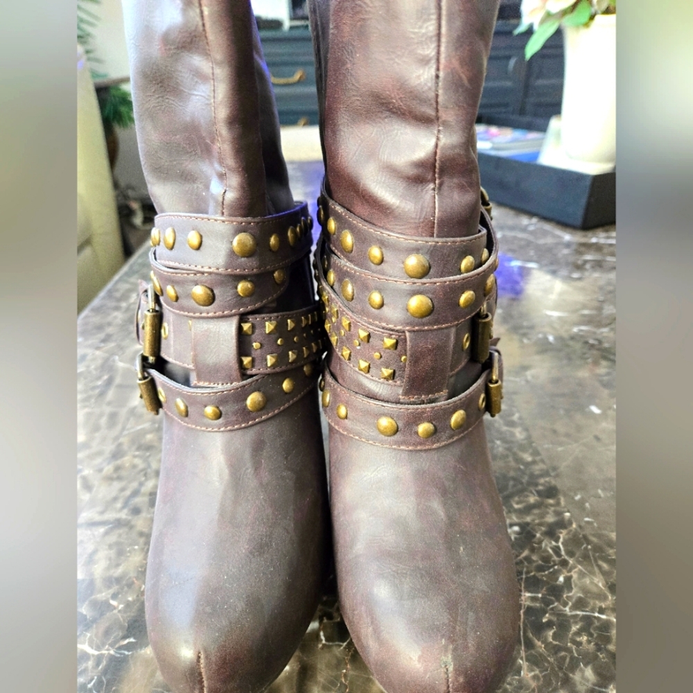 BOOTS by Just Fab.